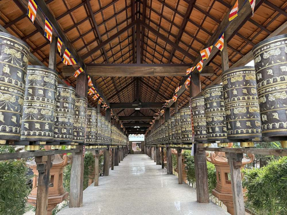 Hành lang 62 Kinh Luân nhỏ tại Chùa Bửu Minh