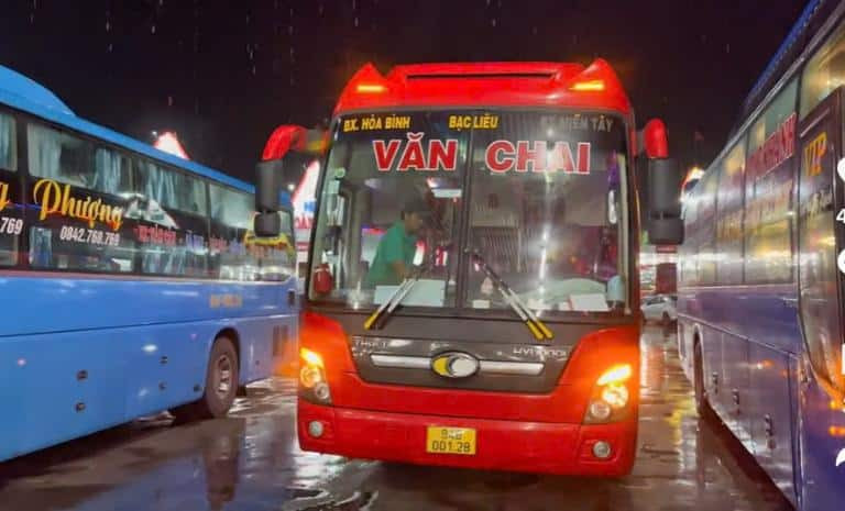 Hành lý được sắp xếp gọn gàng cho chuyến đi với Nhà Xe Văn Chai