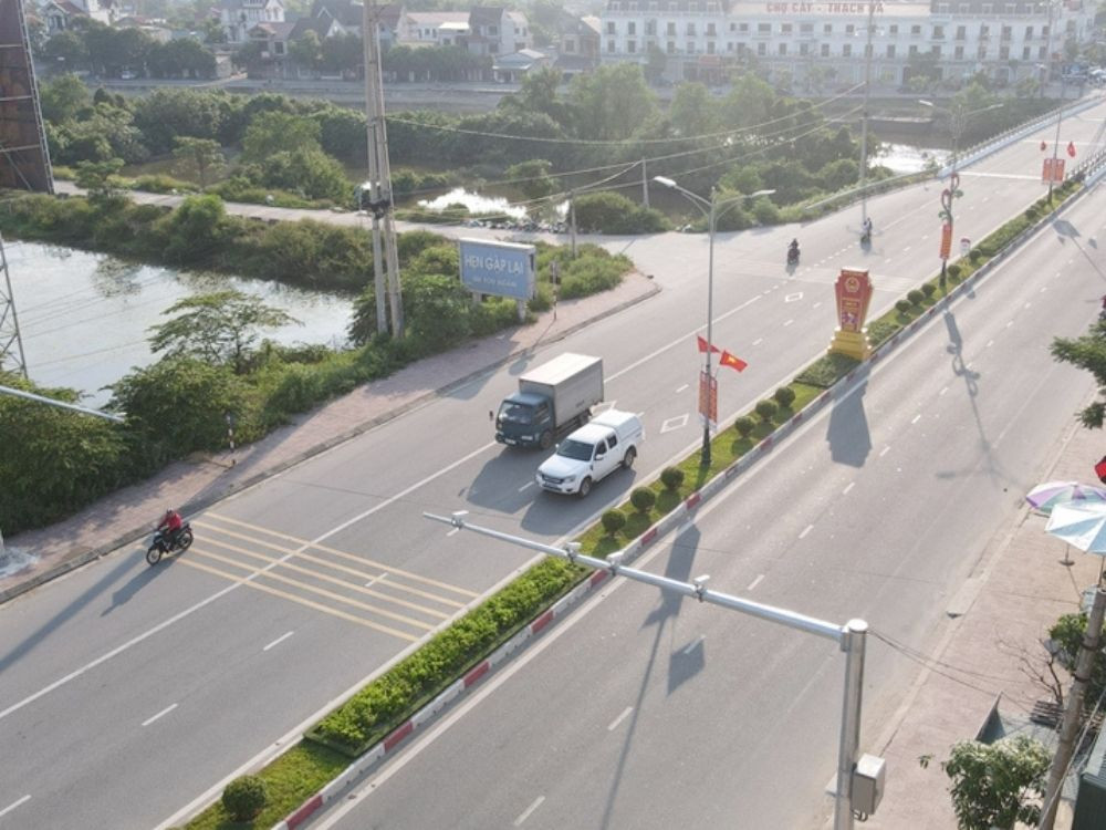 Hệ thống camera giao thông hiện đại trên đường phục vụ việc giám sát và xử lý phạt nguội ô tô