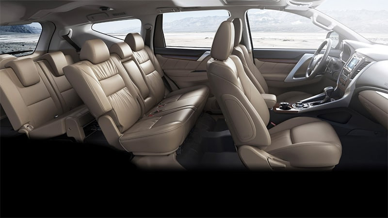 Hệ thống ghế bọc da và không gian thoải mái bên trong Mitsubishi Pajero Sport
