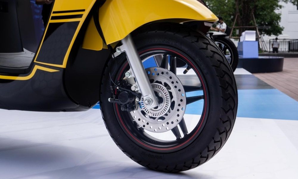 Hệ thống phanh ABS an toàn trên xe máy điện VinFast Vento S