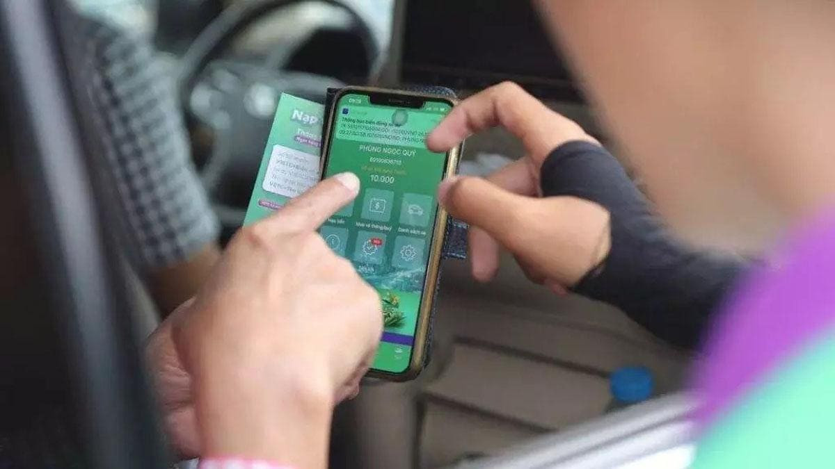 Hệ thống thu phí tự động VETC và chip dán trên xe