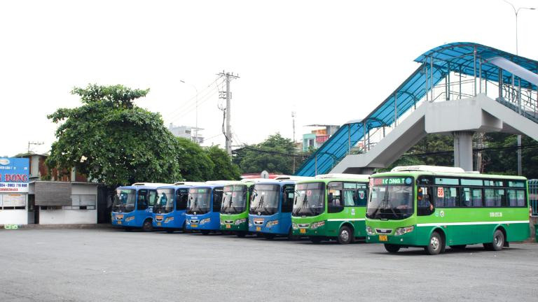 Hệ thống xe buýt nội đô phục vụ hành khách tại Bến xe Ngã Tư Ga Sài Gòn