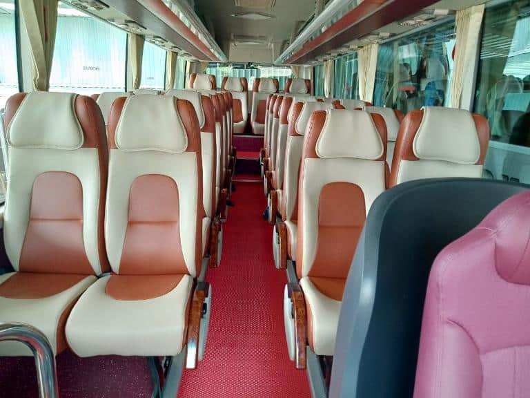 Hệ thống xe khách Chín Tèo được bảo dưỡng định kỳ và vệ sinh sạch sẽ, khử mùi sau mỗi chuyến đi.