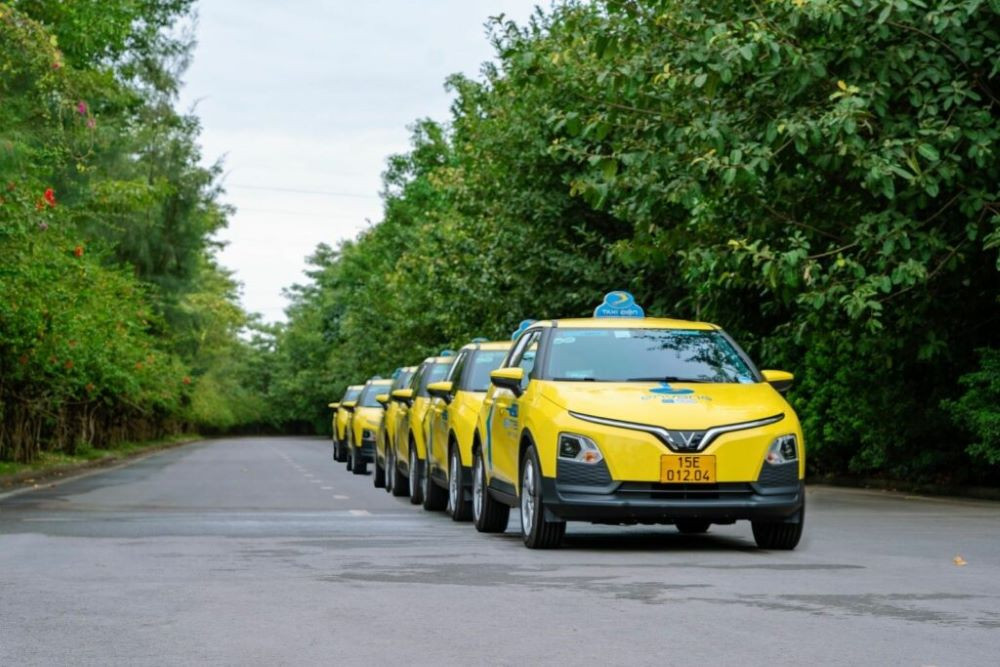Hệ thống xe taxi Én Vàng hiện đại, đảm bảo an toàn cho hành trình Đồ Sơn Hải Phòng.