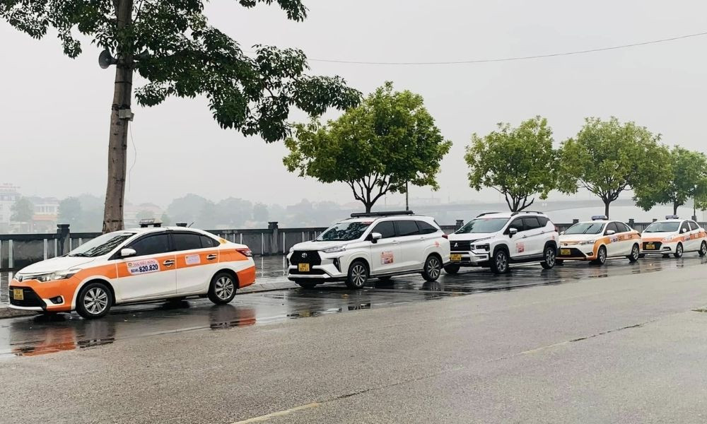 Hiếu Hồng là hãng taxi sở hữu nhiều dòng xe đa dạng tại Lào Cai