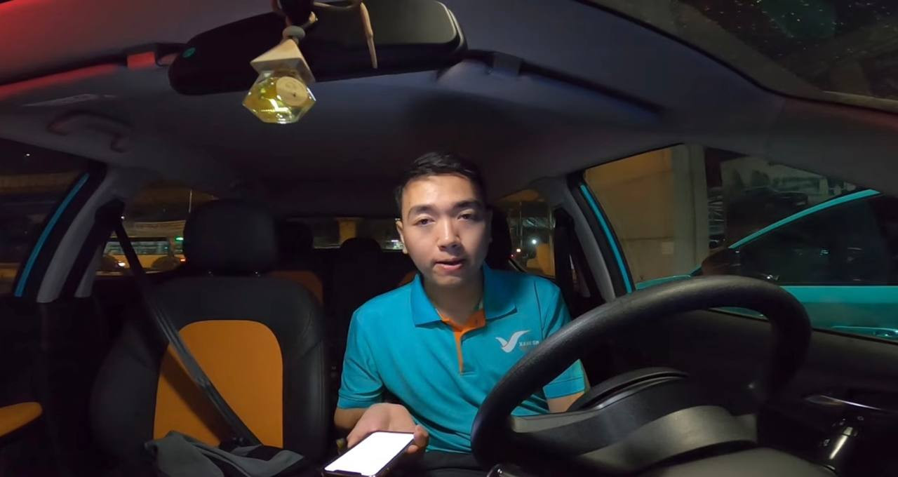Hình ảnh chủ kênh YouTube Xế Top Một chia sẻ kinh nghiệm làm tài xế taxi xanh