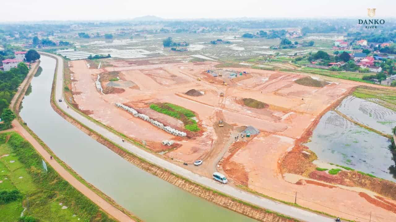 Hình ảnh công trường đang thi công tại Thái Nguyên, thể hiện sự phát triển mạnh mẽ của khu vực, tạo ra nhu cầu lớn cho các dịch vụ taxi samsung thái nguyên.