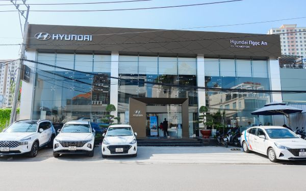 Hình ảnh khu vực trưng bày xe tại Đại lý Hyundai Ngọc An