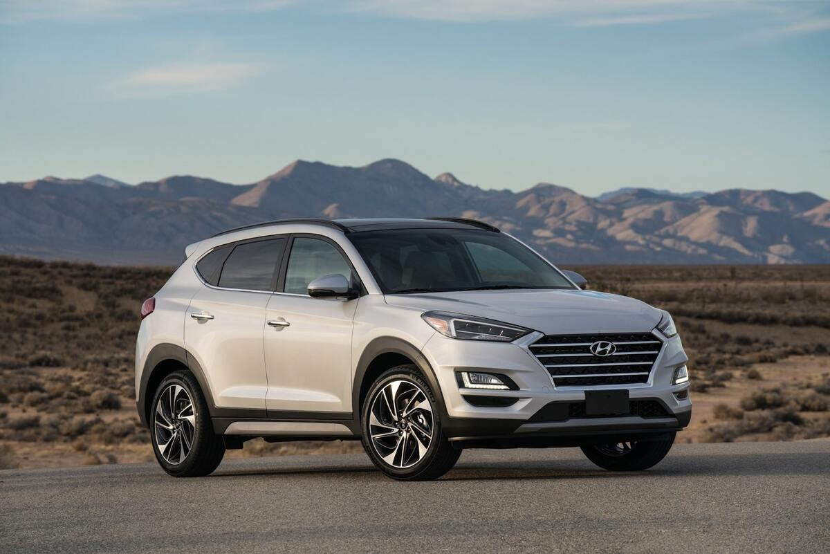 Hình ảnh ngoại thất Hyundai Tucson 2019 màu đỏ từ góc chéo trước