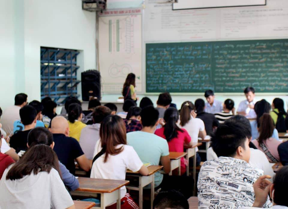 Hình ảnh người dân chuẩn bị học bằng lái xe máy A1 ở TPHCM