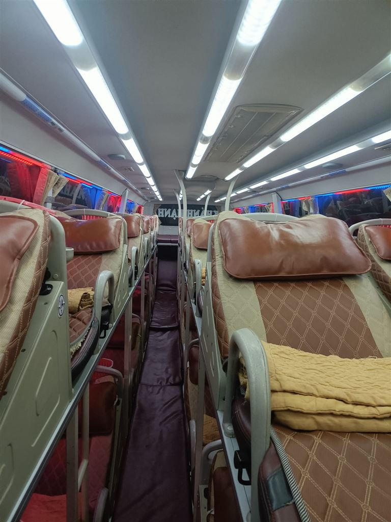 Hình ảnh nội thất tiện nghi bên trong xe khách Khánh Hạnh