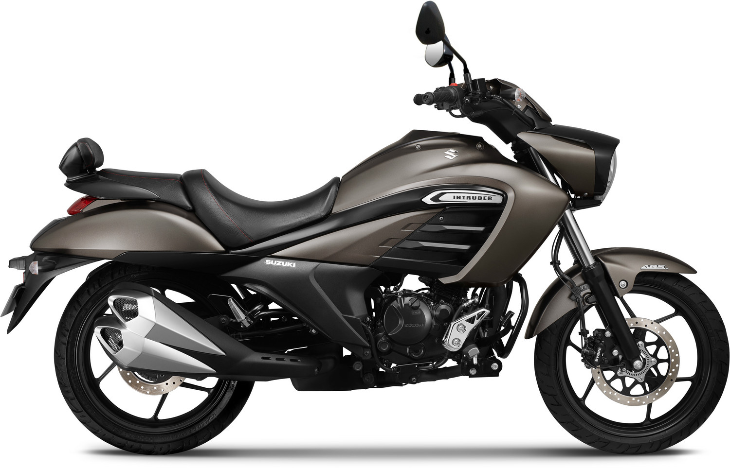 Hình ảnh thực tế xe Suzuki Intruder 150 phiên bản màu Bạc tại Việt Nam