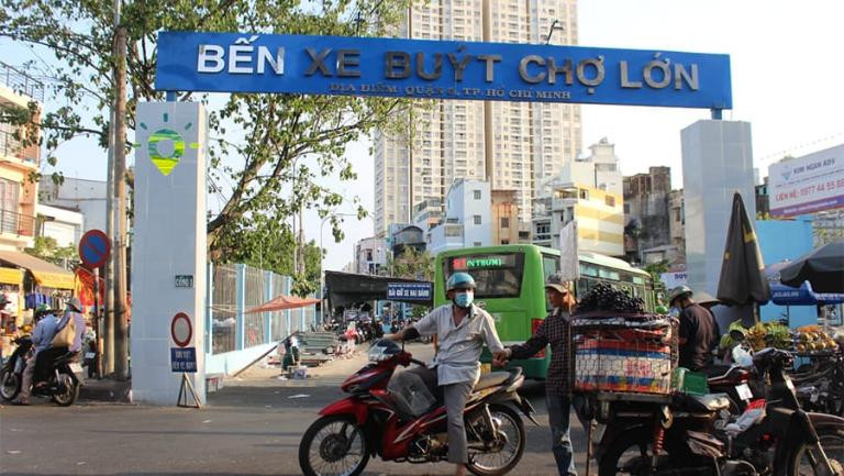 Hình ảnh toàn cảnh Bến Xe Chợ Lớn nhộn nhịp tại TP. Hồ Chí Minh