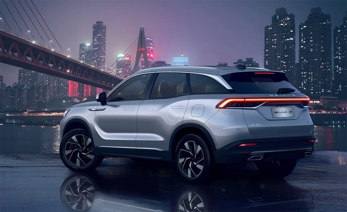 Hình ảnh tổng thể xe BAIC Beijing X7 màu trắng hiện đại
