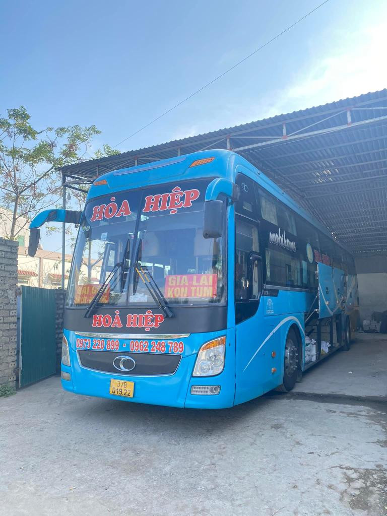 Hình ảnh xe khách Hòa Hiệp/An Hòa Hiệp đậu tại bến xe Cần Thơ