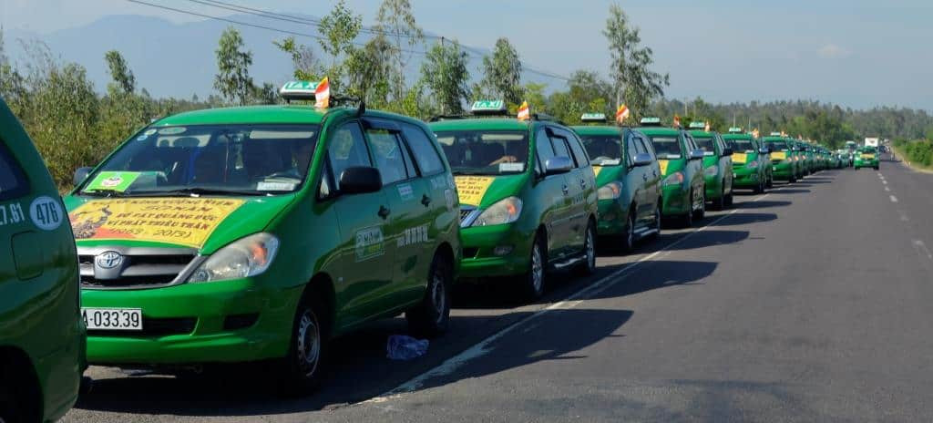 Hình ảnh xe taxi hoạt động tại khu vực Huyện Nhà Bè