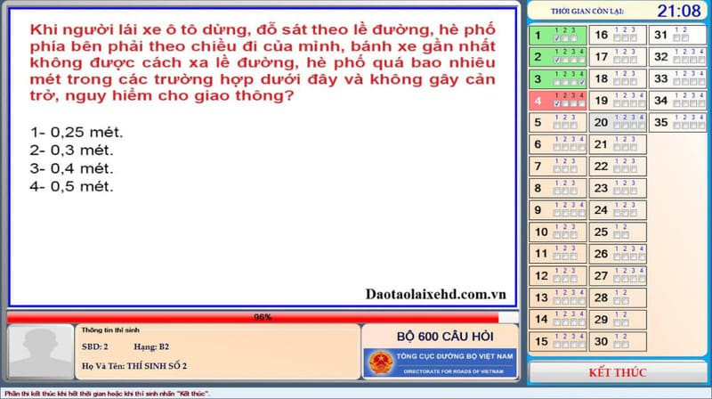 Học viên ôn bộ câu hỏi 600 để thi lý thuyết sát hạch bằng lái xe ô tô