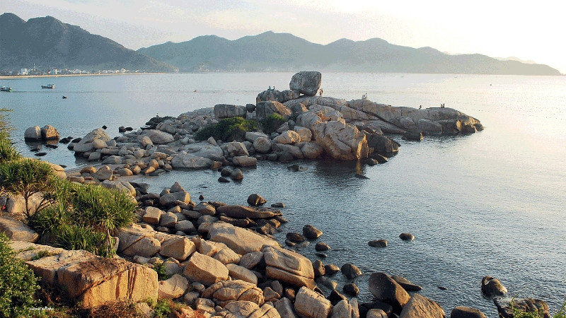 Hòn Chồng - điểm tham quan nổi tiếng ở Nha Trang