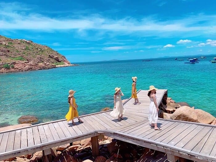 Thời tiết lúc mùa khô với nước biển trong xanh
