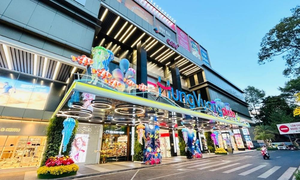 Hùng Vương Plaza được trang trí rực rỡ vào những dịp đặc biệt