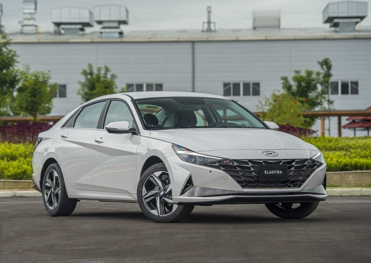 Hyundai Elantra 2020 trang bị hệ thống dẫn động cầu trước FWD và các chế độ lái linh hoạt