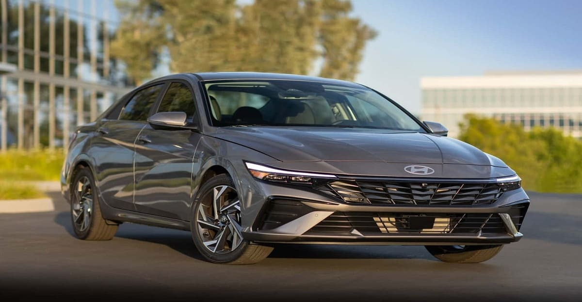 Hyundai Elantra - xe sedan hạng C nổi bật với phong cách hiện đại