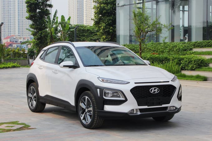 Hyundai Kona chạy trên đường