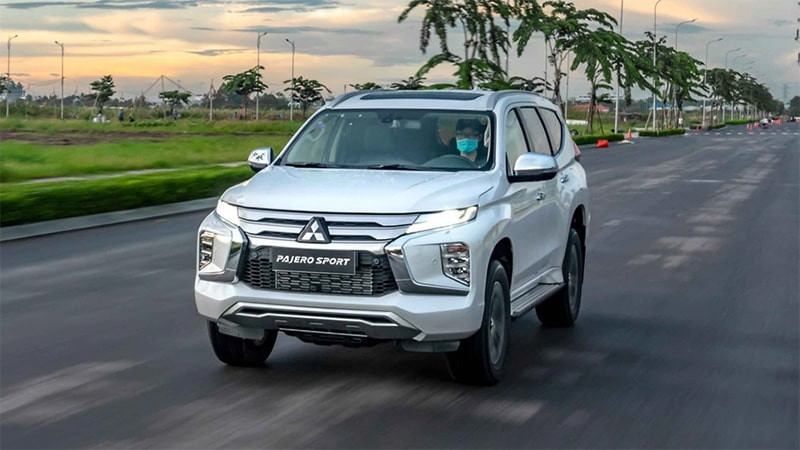 Khả năng vận hành linh hoạt và ổn định của Mitsubishi Pajero Sport trên đường