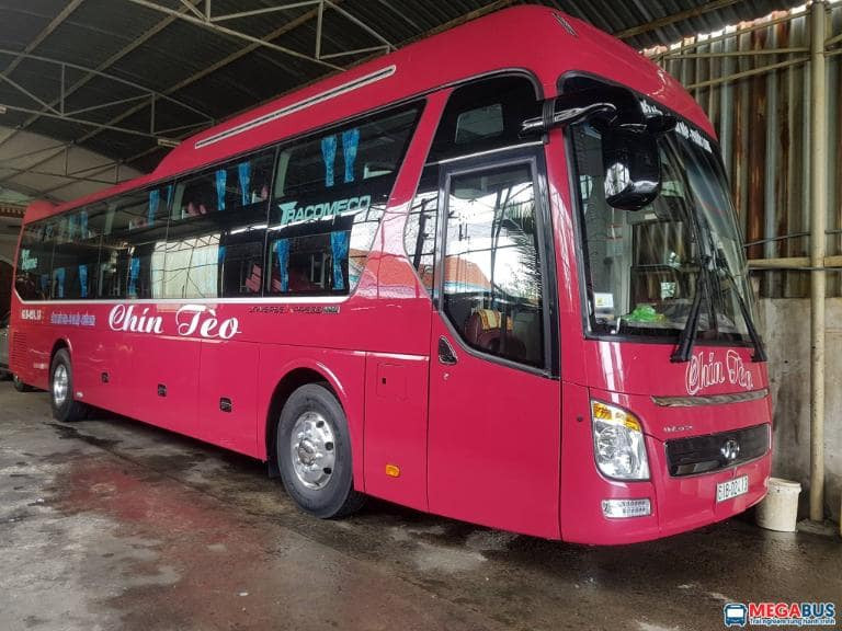 Khách hàng Chín Tèo cần lên xe ngồi đúng vị trí ghế đã chọn, không mang đồ ăn có mùi và hút thuốc lá trên xe.