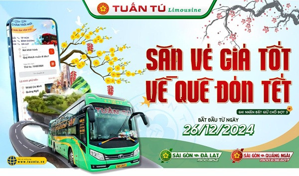 Khách hàng chuẩn bị đặt vé xe Tết tại quầy