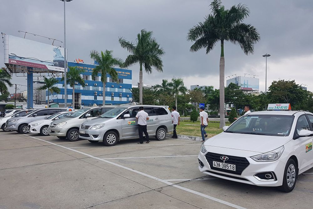 Khách hàng có thể thanh toán cước phí trực tiếp cho tài xế lái xe