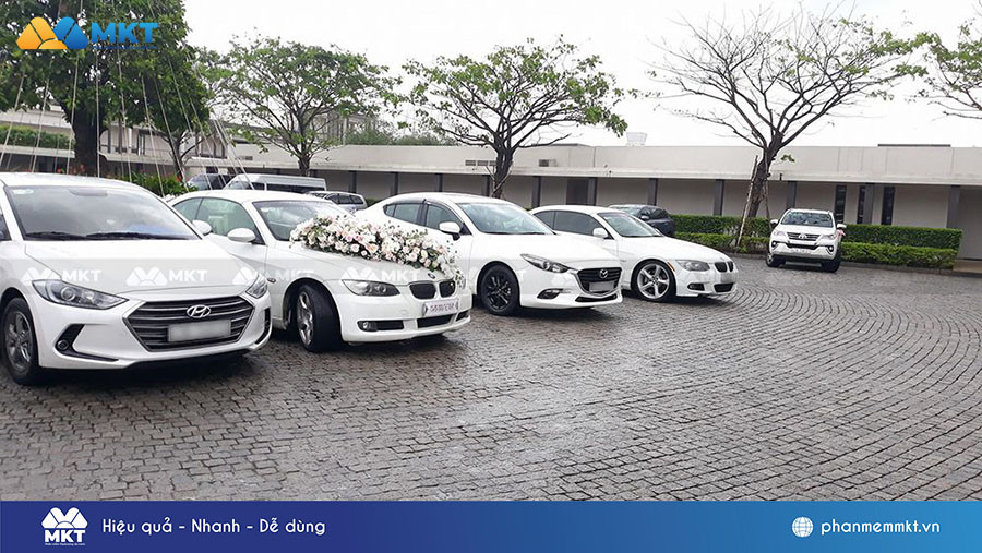 Khách hàng đặt taxi gia đình qua điện thoại
