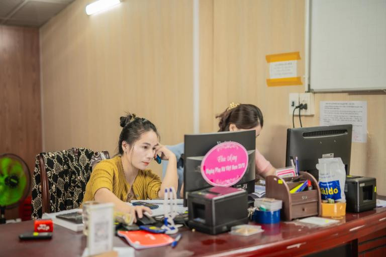Khách hàng đặt vé xe giường nằm của Nhà xe Mận Vũ