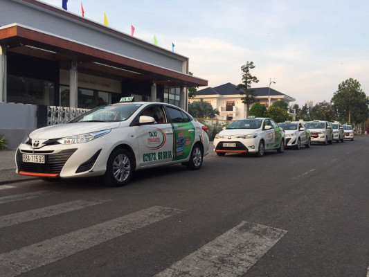 Khách hàng hài lòng với trải nghiệm dịch vụ taxi Phú Cường Đồng Nai