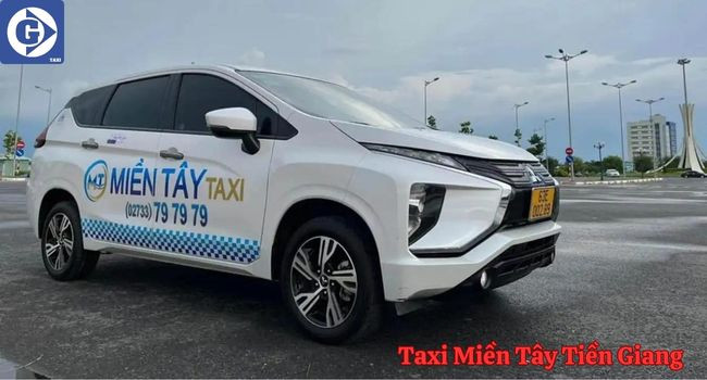 Khách hàng sử dụng điện thoại để đặt xe taxi tiện lợi tại Tiền Giang.