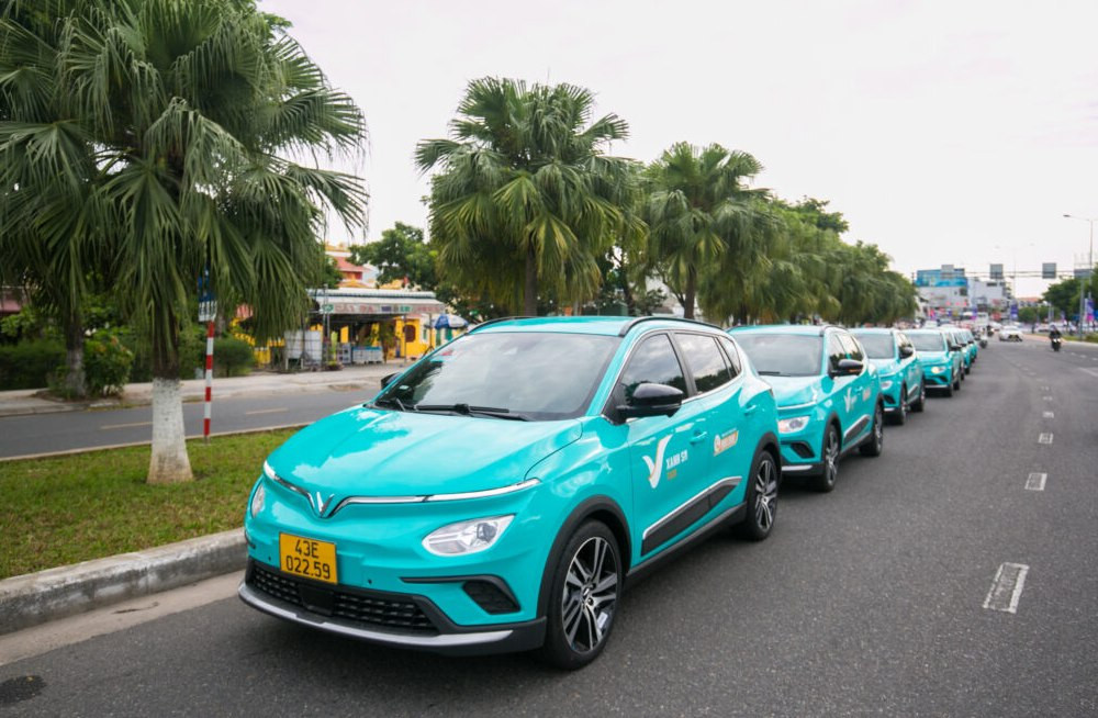 Khách hàng trải nghiệm dịch vụ taxi xanh đồng xoài Xanh SM với chi phí hợp lý và chất lượng vượt trội.