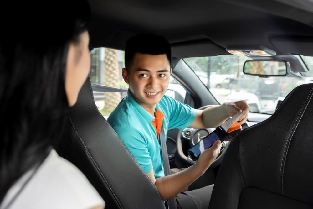 Khách hàng trải nghiệm dịch vụ xe taxi Bình Dương tiện lợi, nhanh chóng
