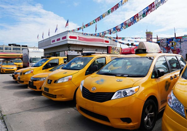 Khách hàng trải nghiệm sự an toàn và tiện nghi của taxi Phú Bình Thái Nguyên