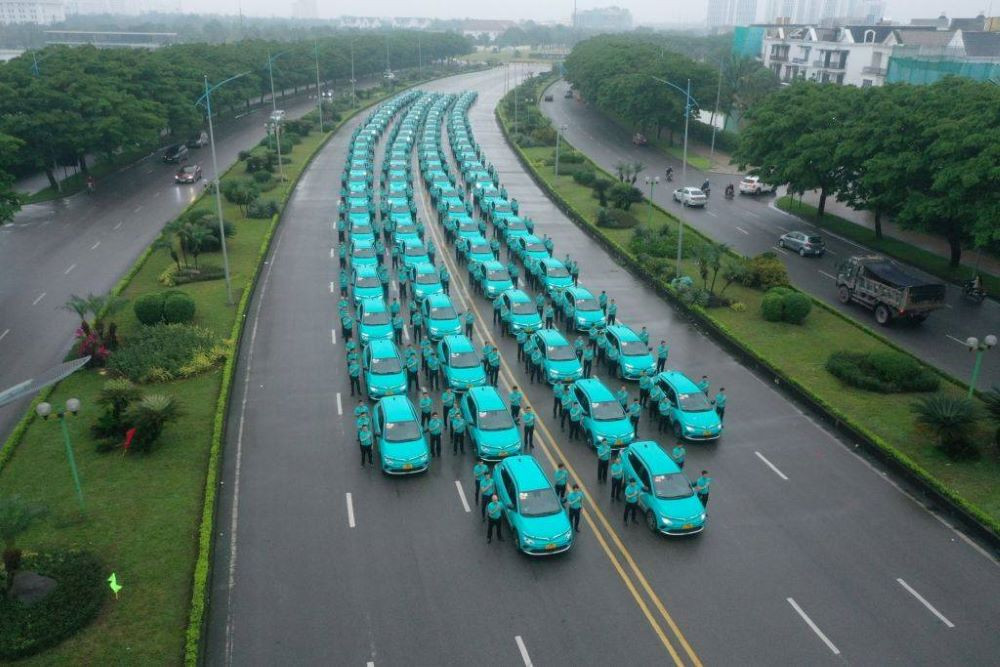 Khách hàng trải nghiệm sự thoải mái và an tâm trên xe taxi điện của Xanh SM tại Phú Yên