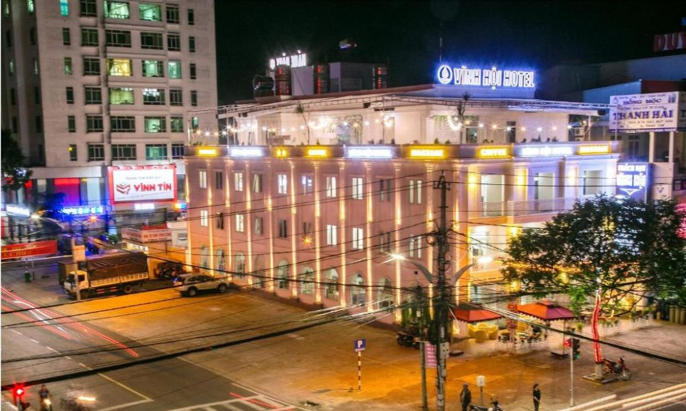 Khách sạn Vĩnh Hội tọa lạc trên đường Trần Phú, trung tâm Pleiku