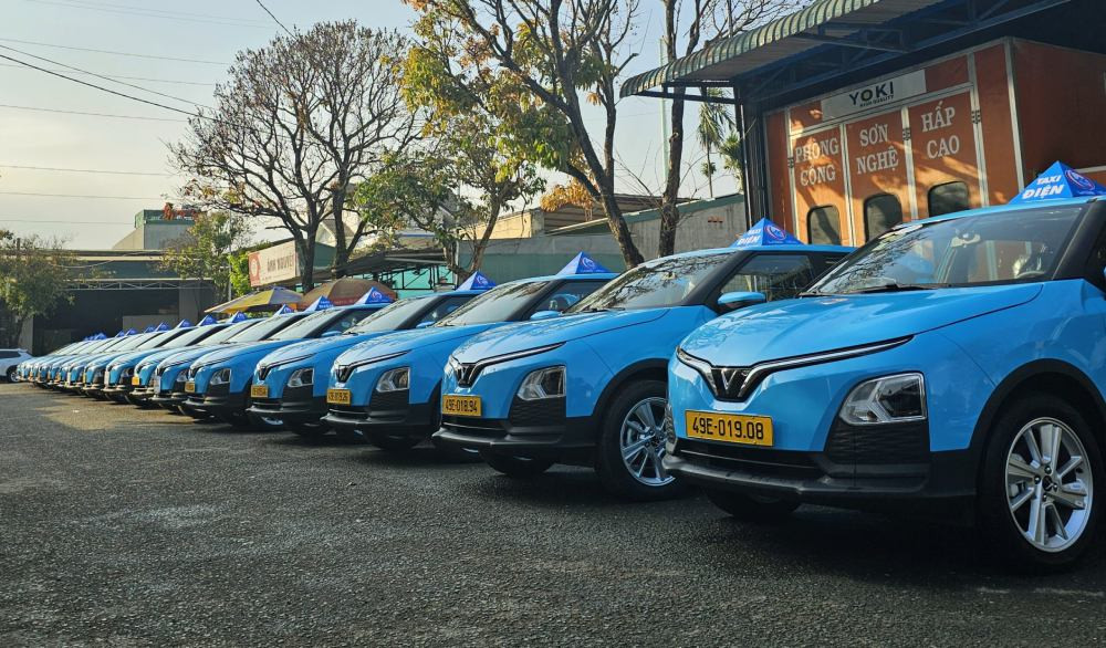 Khám phá các dòng xe điện khi gọi số taxi Lado Quy Nhơn