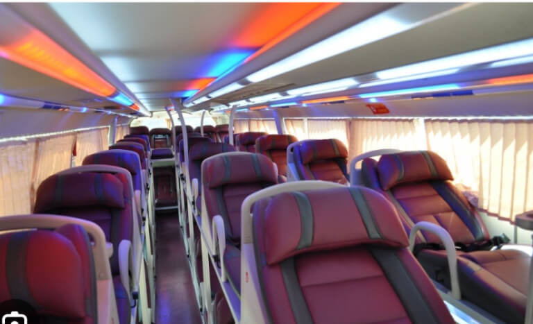 Khoang giường nằm sạch sẽ và thoải mái trên xe Hiền Phước chạy tuyến Hà Nội Bình Dương