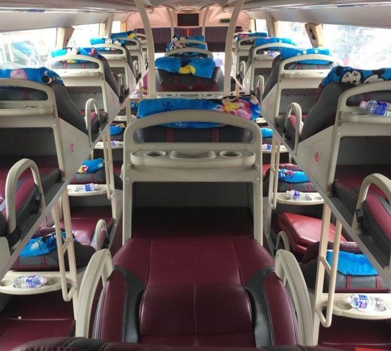 Khoang hành khách của xe khách Sài Gòn Vinh thuộc nhà xe A Ba, thiết kế tiện nghi.
