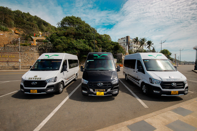 Khoang hành khách thoải mái trên xe VIE Limousine đi Hồ Tràm