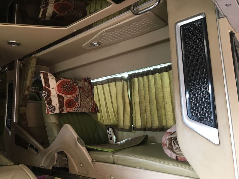 Khoang hành khách tiện nghi của xe limousine Sáu Bản Sài Gòn Gia Lai