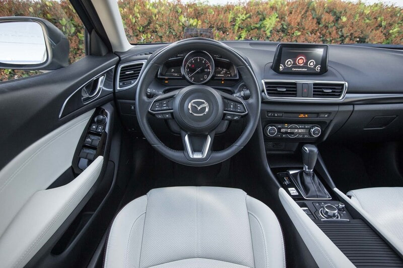 Khoang nội thất hiện đại của xe Mazda 3