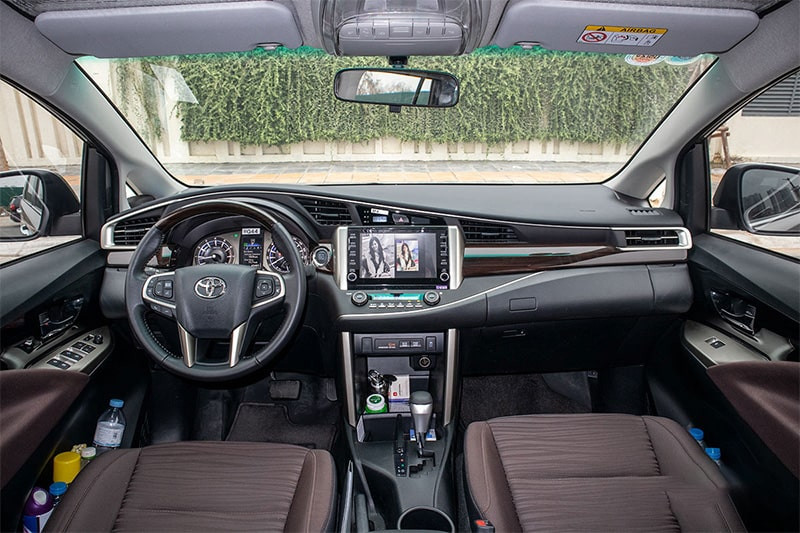 Khoang nội thất rộng rãi và tiện nghi của Toyota Innova 2021