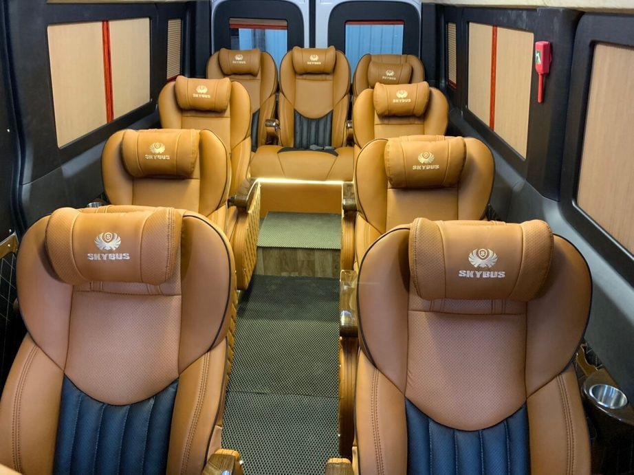 Khoang nội thất sang trọng của xe Limousine Khánh Thịnh