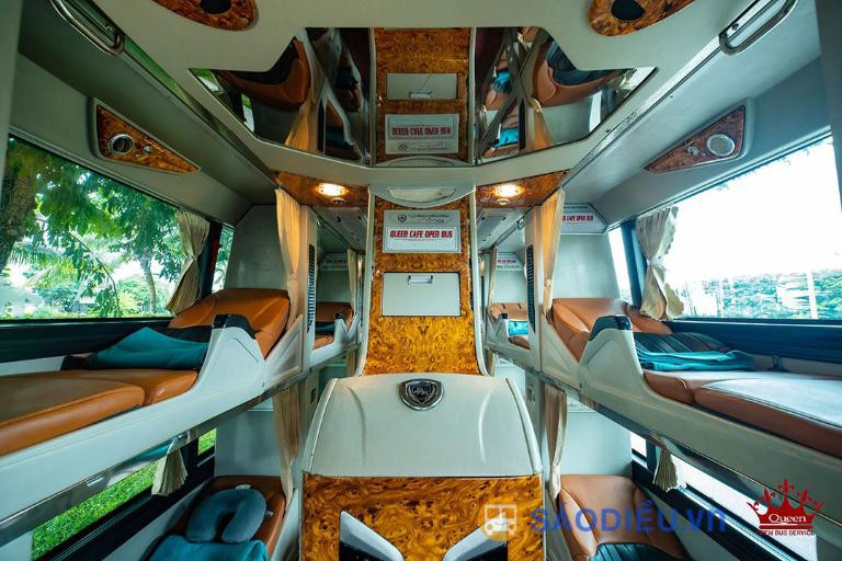 Khoang nội thất xe phòng VIP 34 chỗ của Queen Cafe đi Hội An từ Hà Nội